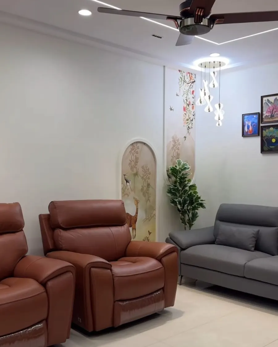 Living room with a false ceiling, recessed lights and a pendant light over the seating